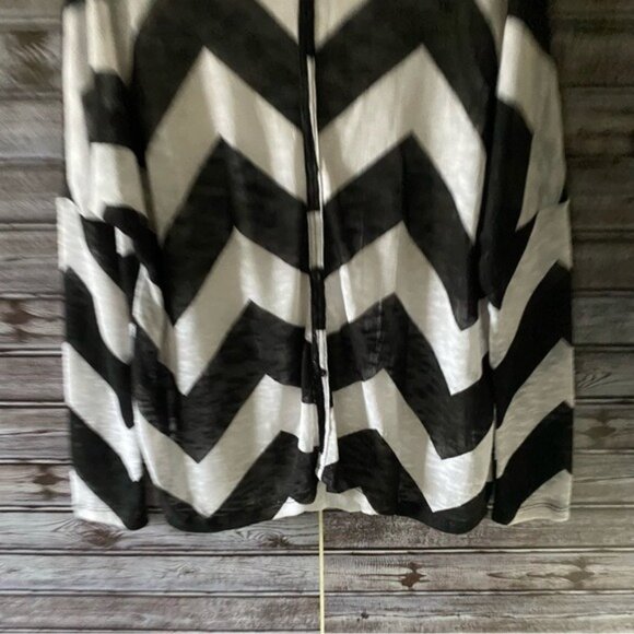 NWT Chelsea & Theodore Chevron Long-Sleeved Knit Top‎ Pullover Size L - Picture 2 of 9